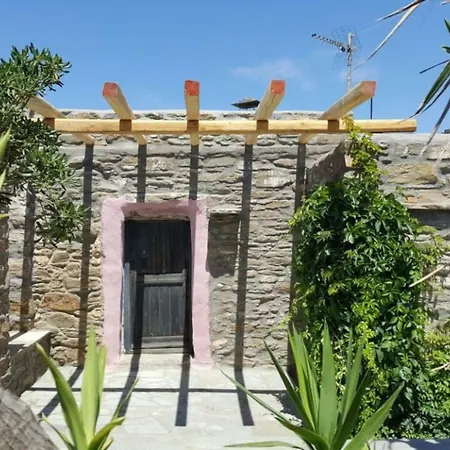 بيت للعطل Stone House By Anemos
